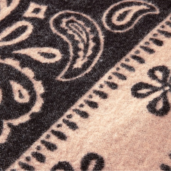 Elvis Poncho - Picture 8 of 8